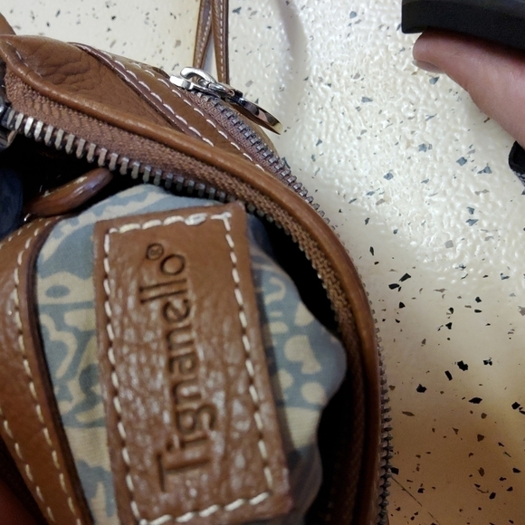 Tignanello leather crossbody purse EUC - Picture 3 of 5